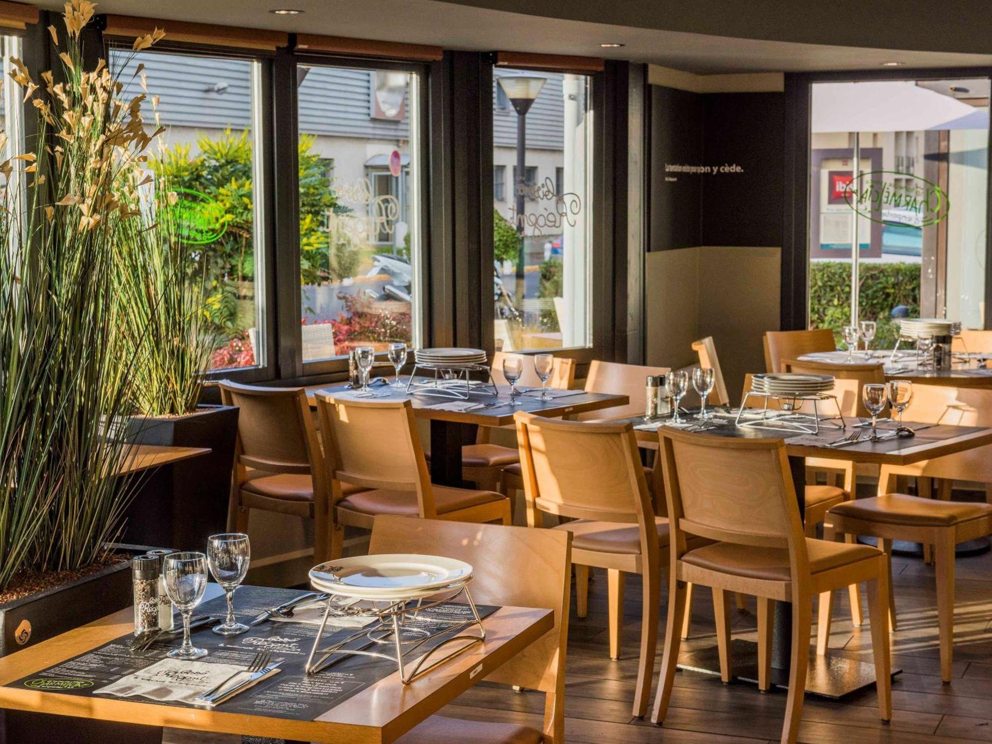 Ibis Tours Nord Hotel Bagian luar foto