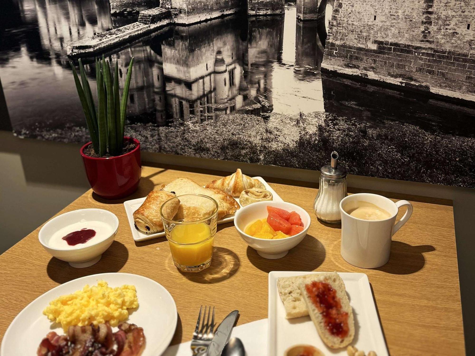 Ibis Tours Nord Hotel Bagian luar foto